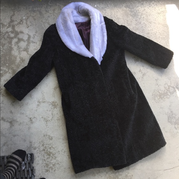 Fabulous Faux Mouton and Fox Fur Coat - Picture 2 of 8